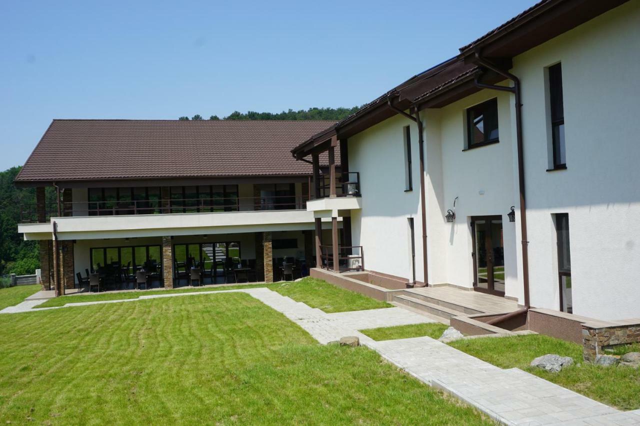 Pensiunea Patru Anotimpuri Sasca Romana Exteriér fotografie